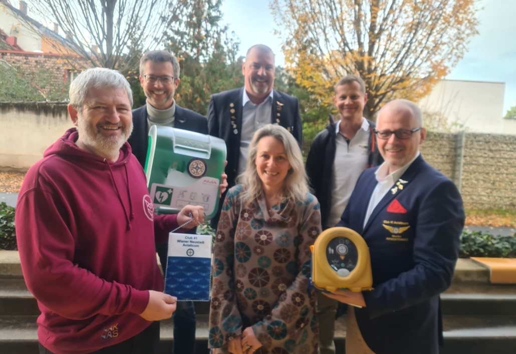 Defibrillator Übergabe HAK HAS Wiener Neustadt
