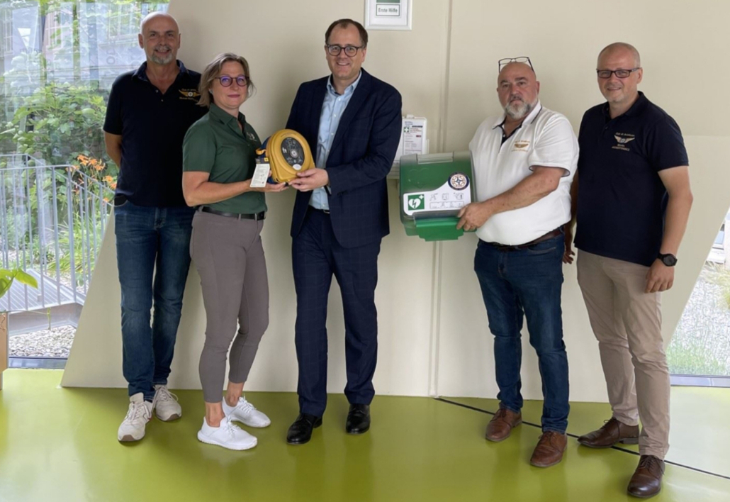 Defibrillator Übergabe Modeschule BAFEP Wiener Neustadt