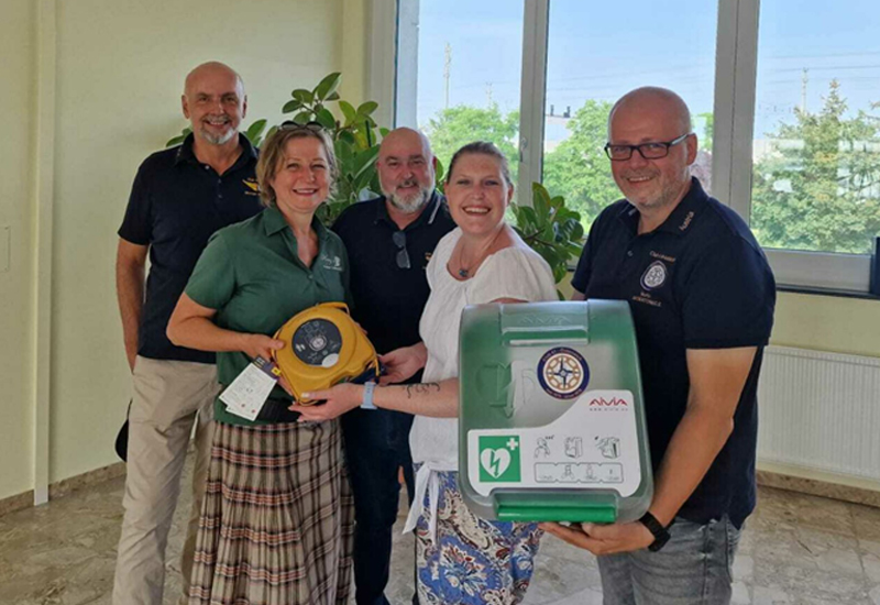 Club41-Aviaticum-Wiener-Neustadt-Serviceverein-Defibrillator-Übergabe Club41-Aviaticum-Wiener-Neustadt-Serviceverein-Defibrillator-Übergabe